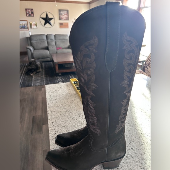Rock ‘em’ Brown Suede Embroidered Cowboy Boots - Picture 3 of 6